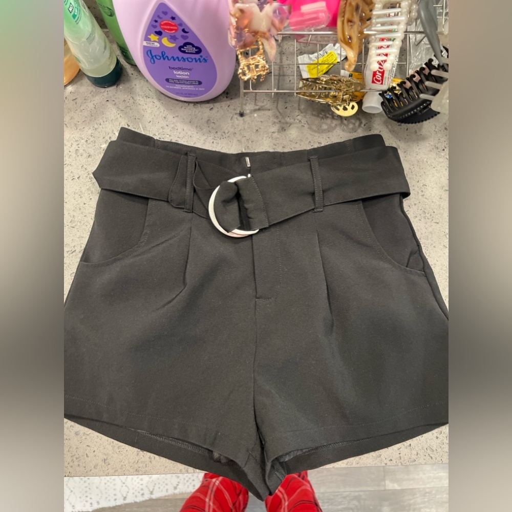 Forever 21 High Waist Short Size 25. Like New Black